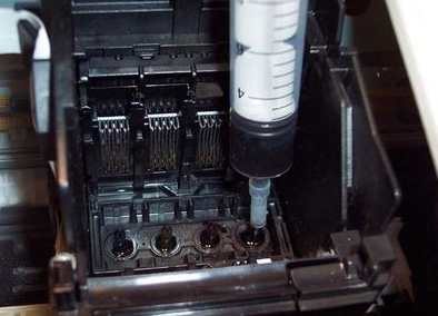 安裝新噴頭排出內部空氣的方法