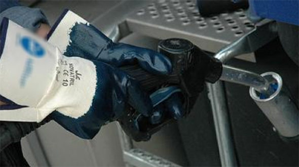 車用尿素溶液為什么長(zhǎng)期需要清理污泥?