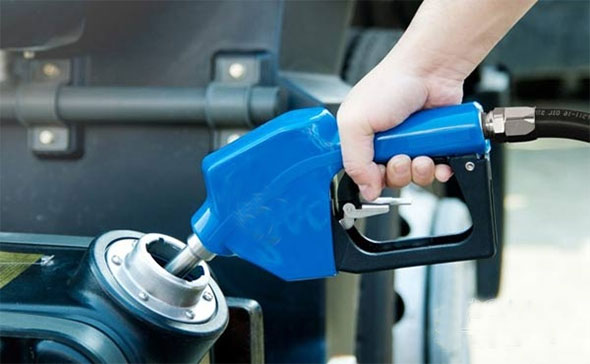 車用尿素加注時需防雜質防溢出 車用尿素加注時需防雜質防溢出