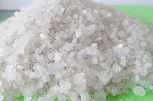 如何去除工業(yè)鹽里的雜質(zhì)?