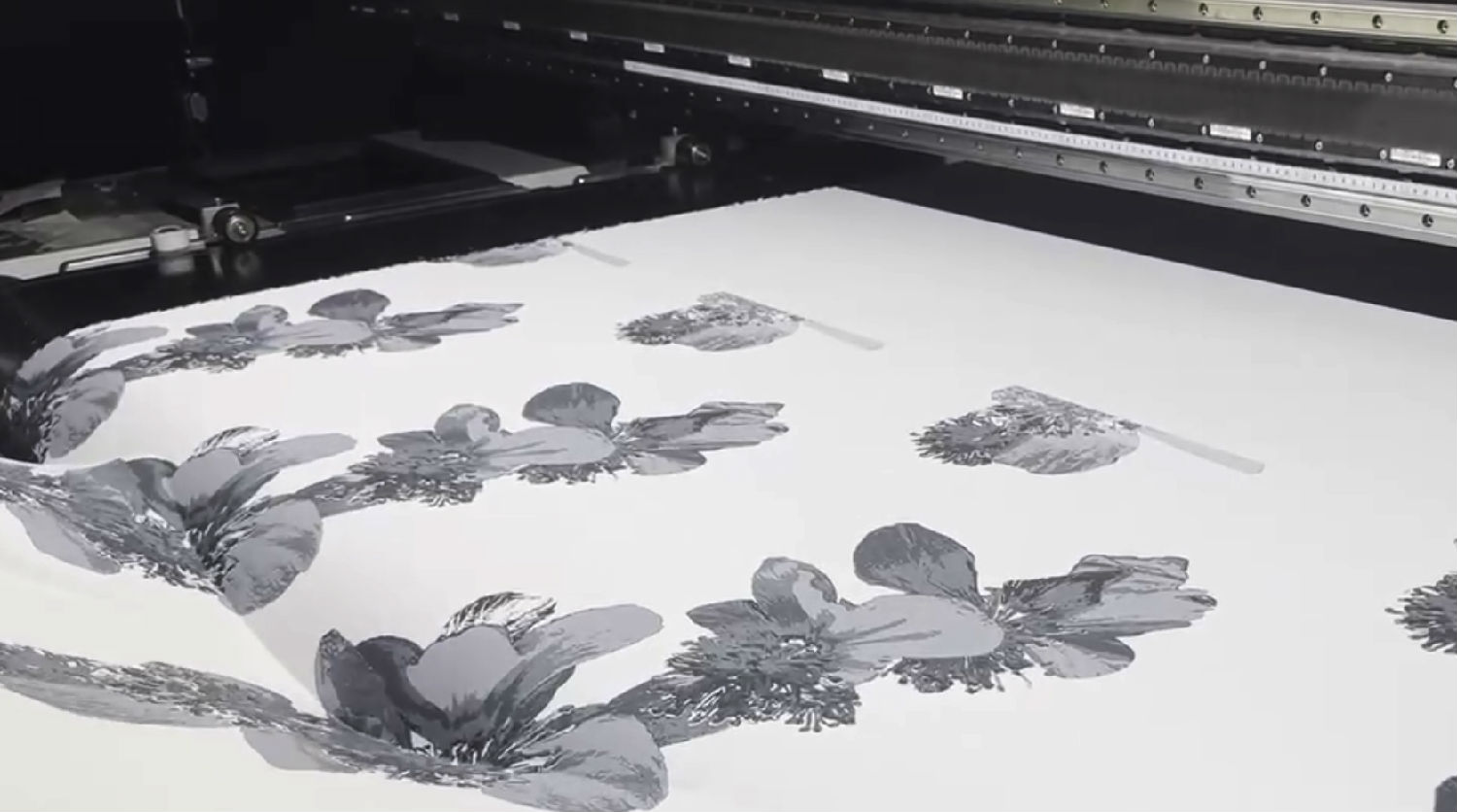 如何預(yù)防數(shù)碼印花機(jī)噴頭卡在中間? 如何預(yù)防數(shù)碼印花機(jī)噴頭卡在中間?