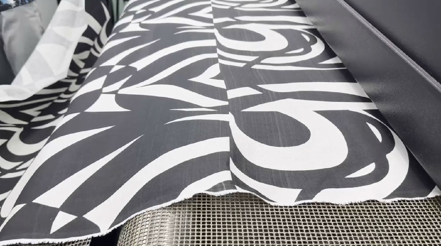 數(shù)碼印花機打印出現(xiàn)拉絲情況怎么辦?