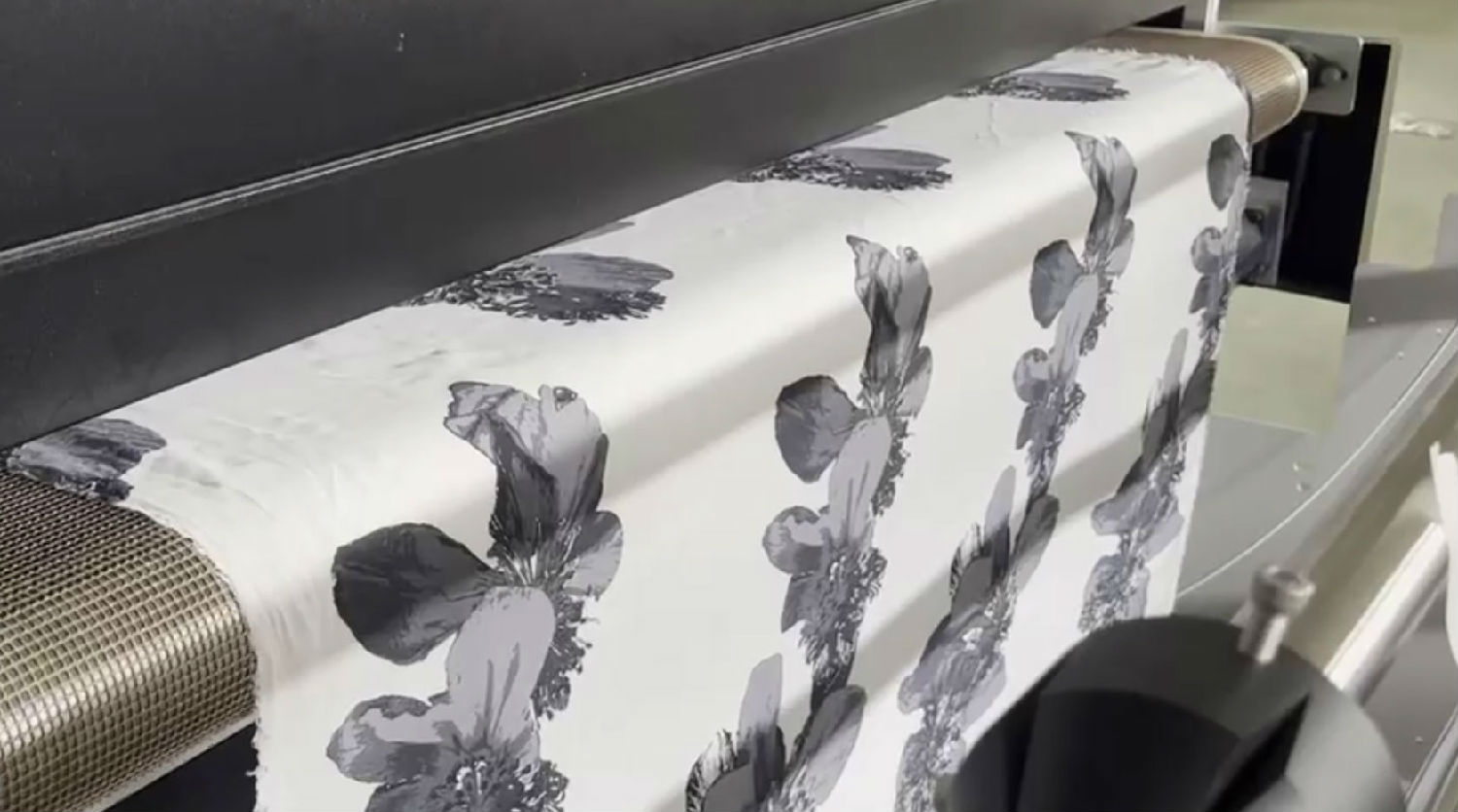 數碼印花機打印布料輸送不平穩如何解決? 數碼印花機打印布料輸送不平穩如何解決?